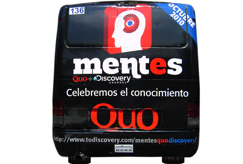 Medallón publicitario en transporte público campaña QUO